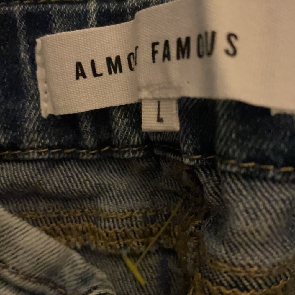 Shorts - Picture 3 of 5